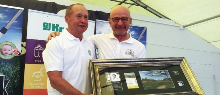 Kram Golf Cup 2018. Zbigniew Przybysz (L) podczas aukcji charytatywnej