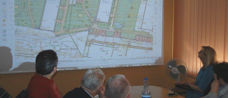Mieszkańcy dyskutowali o tym jak zbudować parking przy ul. Bażyńskiego
