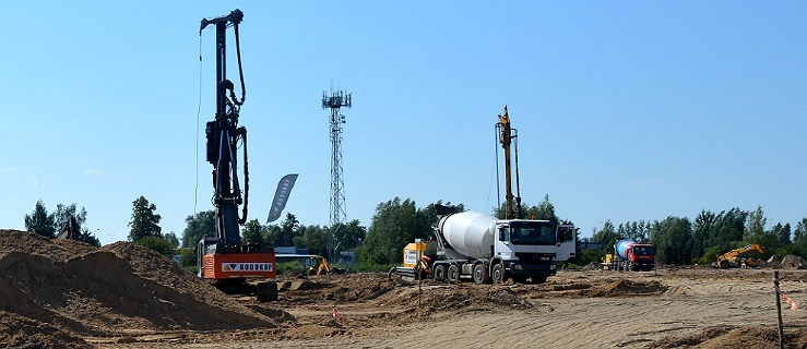 Elbląg. Trwają prace ziemne przy budowie Castoramy (+zdjęcia)