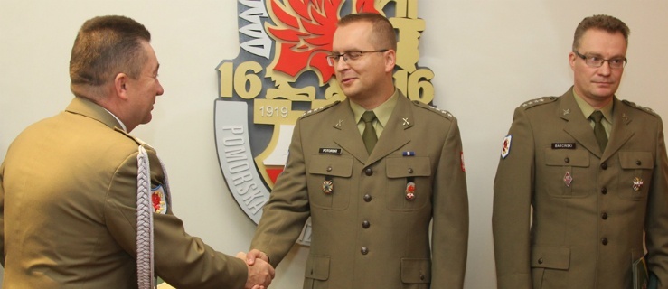 Mjr Marek Potorski w środku