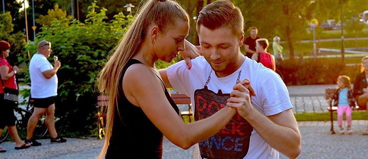 W rytmach bachaty przy fontannie (+ zdjęcia)
