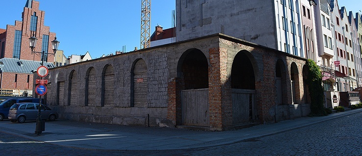  Niedokończona kamienica przy skrzyżowaniu  ulic: Stary Rynek oraz Wigilijna