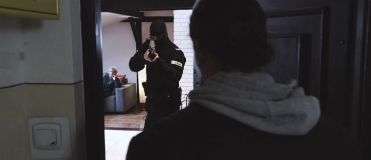 Kadr z prewencyjnego filmu elbląskiej policji pt.: 