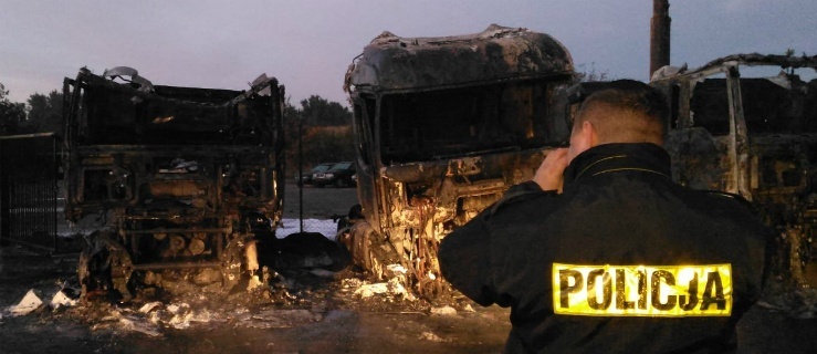 Spłonęło sześć ciągników na parkingu 