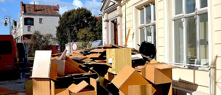 Zabytkowy budynek przy ul. Garbary 30 będzie remontowany. Trwa opróżnianie pomieszczeń ( + zdjęcia)