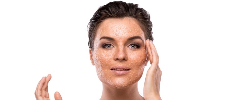 Jak wybrać odpowiedni peeling do cery mieszanej?