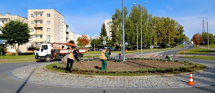 Trwają prace przy rondzie w dzielnicy Kamionka. Już 13 X otwarcie ronda Obrońców Birczy