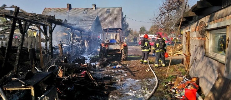 Jegłownik. Pożar auta i wiaty. Zagrożony budynek mieszkalny (+zdjęcia)