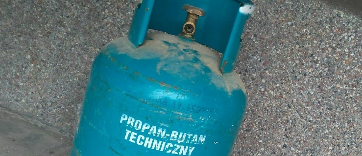 Jedna z butli gazowych odzyskanych przez policję