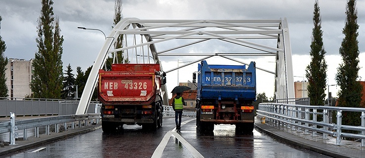 Wiadukt na Zatorze podczas prób obciążeniowych (24 września 2018 r.),