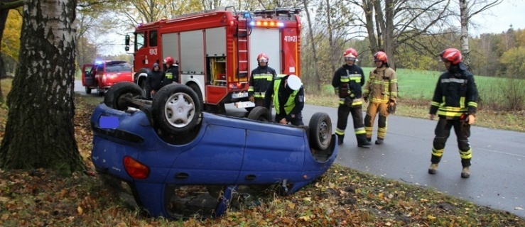 Gmina Braniewo. Dachował na prostym odcinku drogi 