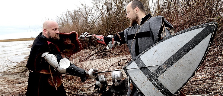 Elbląskie Bractwo Historyczne w ogólnopolskim, charytatywnym kalendarzu (+ zdjęcia)