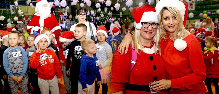 Mikołajki 2018. Blisko tysiąc najmłodszych elblążan bawiło się w hali MOSir-u (+ zdjęcia)