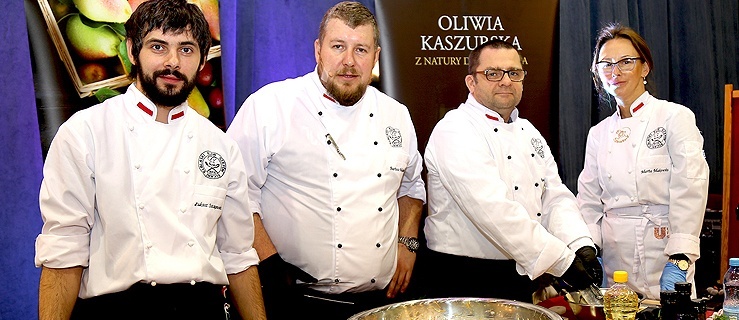 Członkowie Elbląskiego Klubu Szefów Kuchni dali pokaz sztuki kulinarnej podczas Targów Seniora w CSE 
