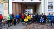 Rowerzyści na ,,zygzaku'' w Nowakowie