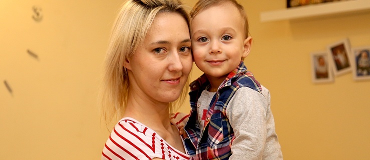 Katarzyna Jurczyk z synkiem – najmłodszym wolontariuszem WOŚP w Elblągu