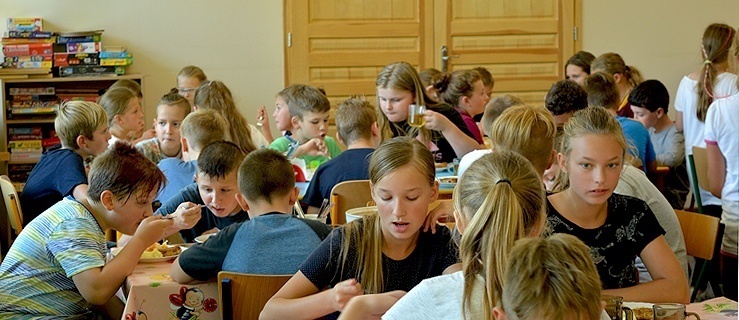 Wystartował program „Posiłek w szkole i w domu”