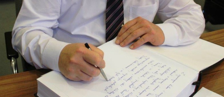 Elbląg. Księga kondolencyjna ku pamięci Prezydenta Pawła Adamowicza