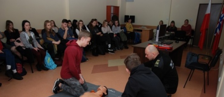 Młodzi ludzie poznają tajniki Straży Granicznej