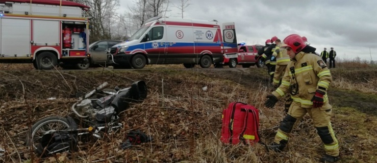 Wypadek na drodze wojewódzkiej. Motorowerzysta w szpitalu