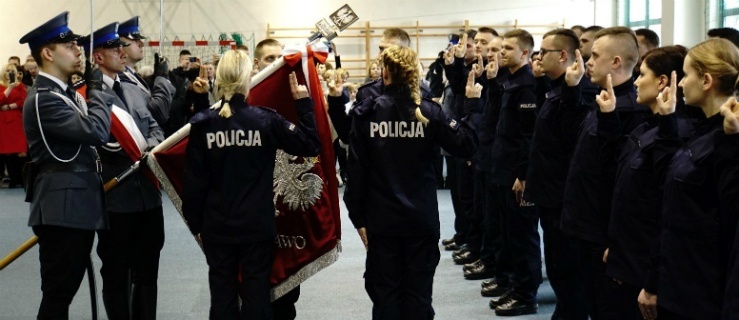  Elbląg. Przybędą nowi policjanci. Właśnie złożyli ślubowanie 