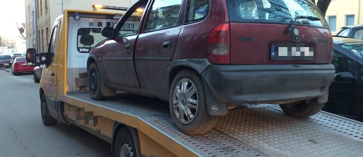 Elbląg: Tajemnicza corsa i nietypowa interwencja z nerwowym kierującym