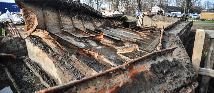 O dalszym losie wydobytej barki zdecydują badania archeologiczne