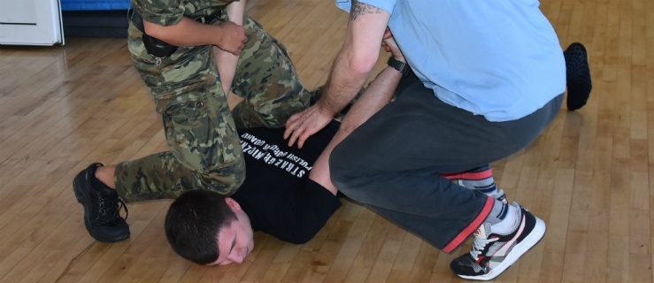 Elbląg. To może uratować życie. Trening chwytów obezwładniających (+zdjęcia) 