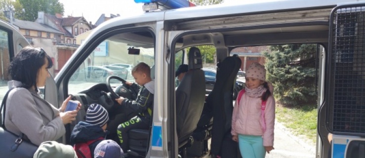  Elbląg: Przedszkolaki i policjanci 