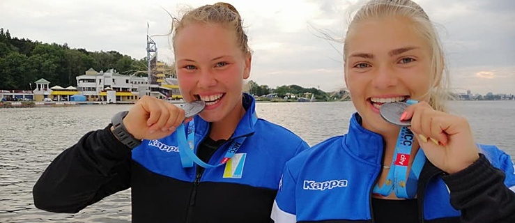 Od lewej: Kinga Jankowska i Marta Witkowska (sekcja kajakarska ZKS Olimpia Elbląg)