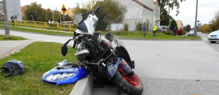 Pijany motorowerzysta wjechał na chodnik i  przewrócił się. Nie mógł dmuchnąć w alkomat 