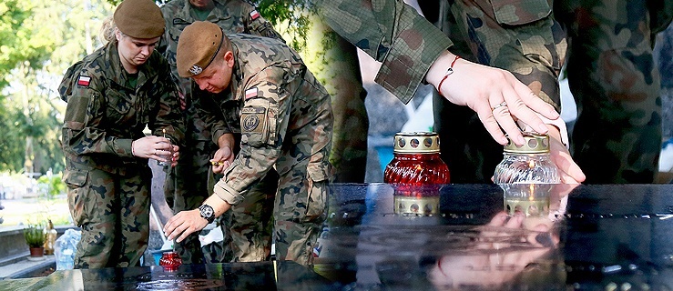 Zapalmy znicze na grobach powstańców warszawskich na elbląskich cmentarzach 