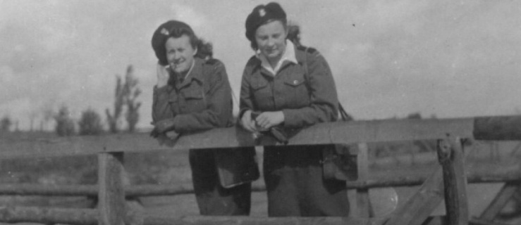 1946 rok. Halina Lubomirska (z lewej) z koleżanką Izabellą Wiśniewską