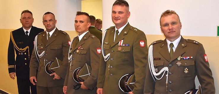 Pierwsi absolwenci Studium Oficerskiego przybyli do 16. Pułku Logistycznego