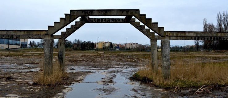Elbląg. Dwugłos w sprawie otwartego basenu, przy ul. Spacerowej 