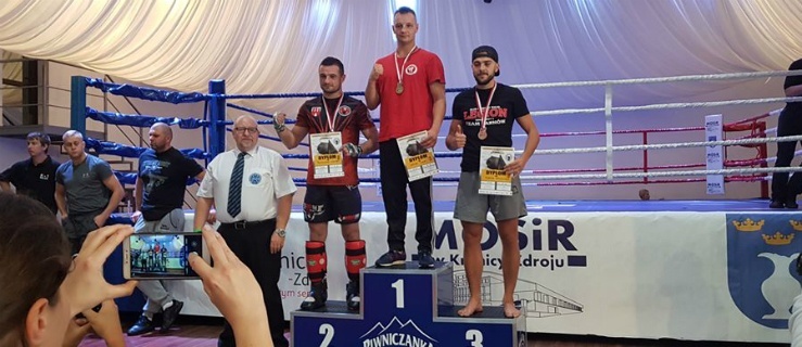 Złoty medal w kick boxingu elbląskiego strażaka