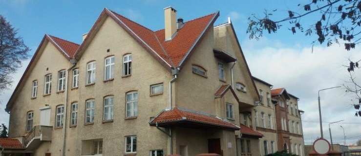 Elbląg. Dachy budynków SP 8 jak nowe