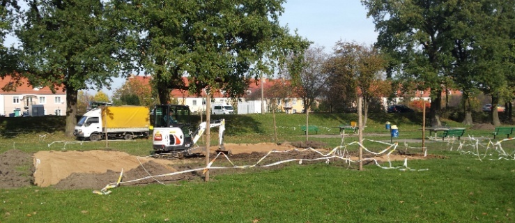 Elbląg. Trwa budowa siłowni i strefy relaksu w Parku im. Kajki 
