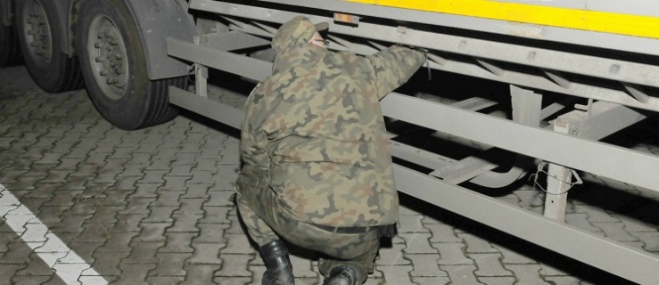 Zatrzymana naczepa na przejściu granicznym 