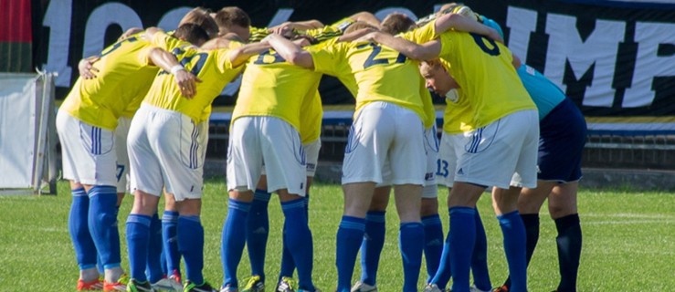 II liga piłki nożnej: Piłkarze nadrabiają zaległości na meczach wyjazdowych