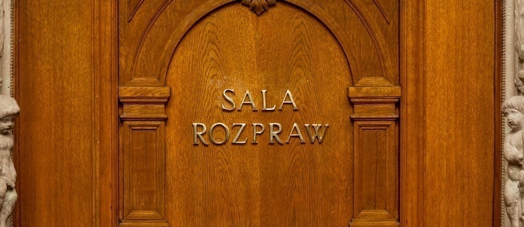 Wyprzedzała na podwójnej ciągłej, jechała na czołówkę i wpadła do rowu. Wyrok sądu