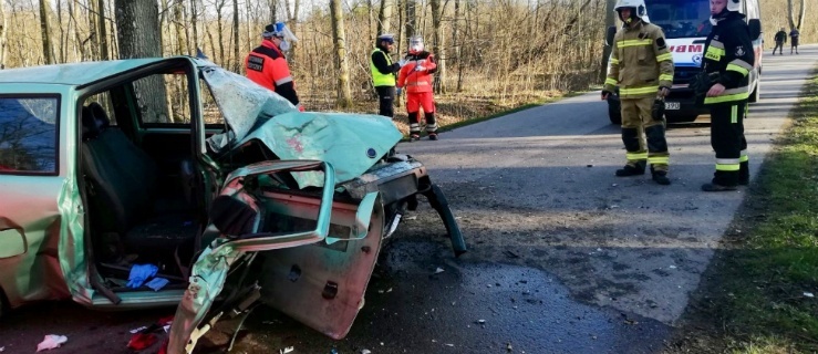 Pasażer nie żyje. Kierowca w szpitalu 