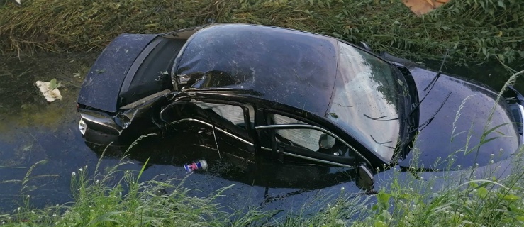 Samochód w rowie. Kierowca uciekł. AKTUALIZACJA