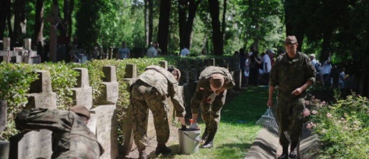 Akcja „Sprzątania mogił Powstańców Warszawskich