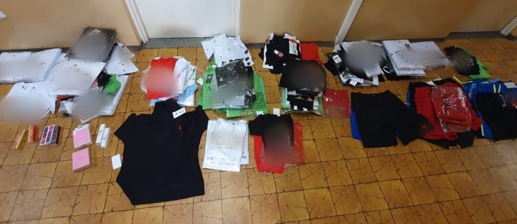 Elbląg. Na targowisku sprzedawali podrobione ubrania i perfumy
