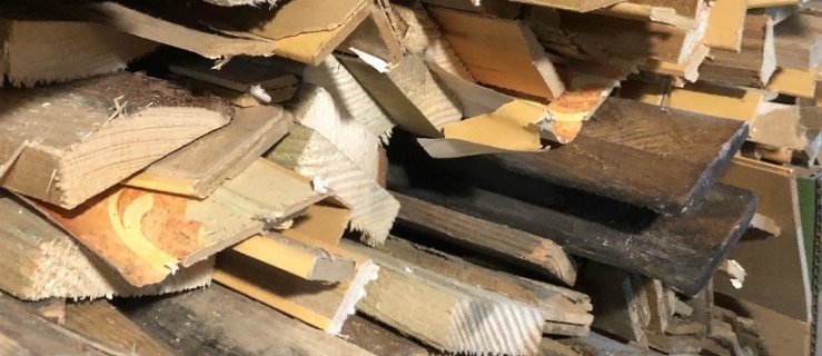 Elbląg. Palił sklejką meblową  w piecu. Zapłacił grzywnę 