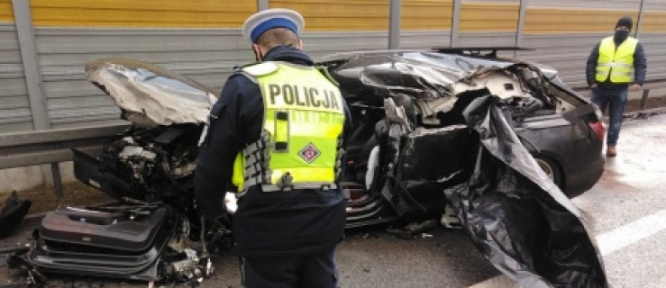 Kierowca audi nie żyje. Uderzył w tył naczepy ciężarówki