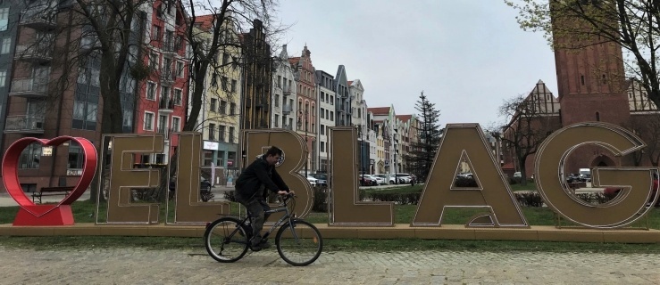 Wielki napis „Elbląg” na Starówce – jak Wam się podoba?