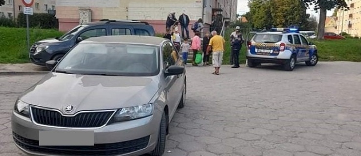 Kierowca potrącił niepełnosprawnego pieszego. Pomogli strażnicy miejscy