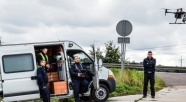 Policjanci wykorzystują drona do śledzenia wykroczeń drogowych